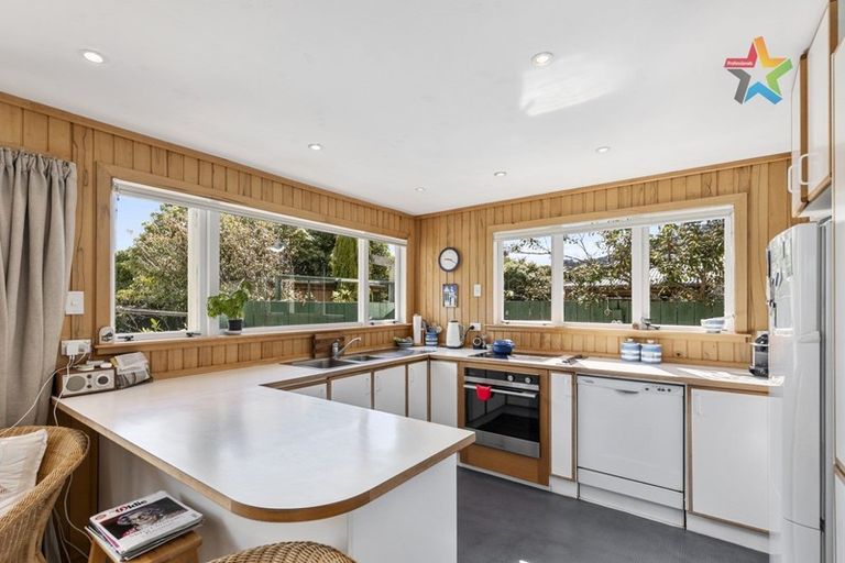 Photo of property in 128 Muritai Road, Eastbourne, Lower Hutt, 5013