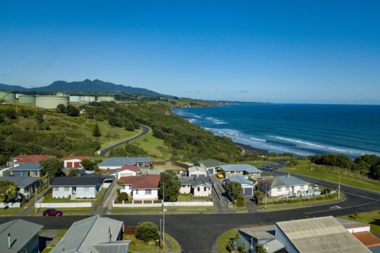 Photo of property in 8 Maui Place, Spotswood, New Plymouth, 4310