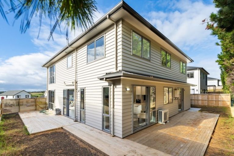 Photo of property in 36 Resolution Drive, Gulf Harbour, Whangaparaoa, 0930