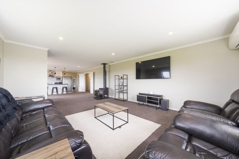 Photo of property in 64 View Road, Halcombe, Feilding, 4779
