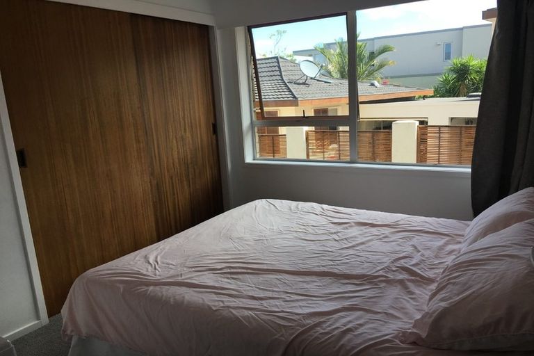 Photo of property in 1/20 Churchill Road, Murrays Bay, Auckland, 0630