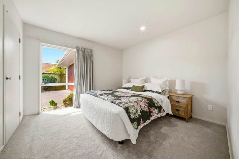 Photo of property in 22 Suncrest Drive, West Harbour, Auckland, 0618