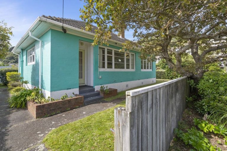 Photo of property in 2 Leveson Street, Strathmore Park, Wellington, 6022