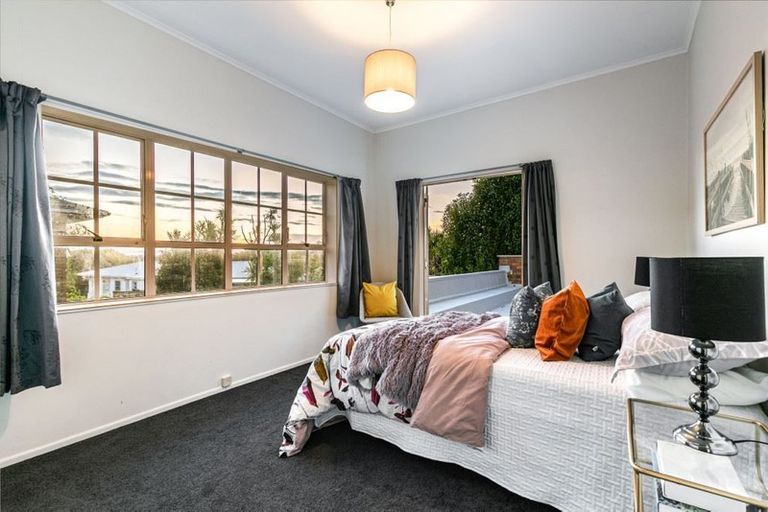 Photo of property in 2/52 Northboro Road, Belmont, Auckland, 0622