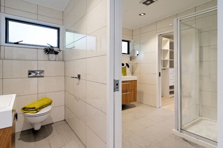 Photo of property in 39 Warner Park Avenue, Laingholm, Auckland, 0604