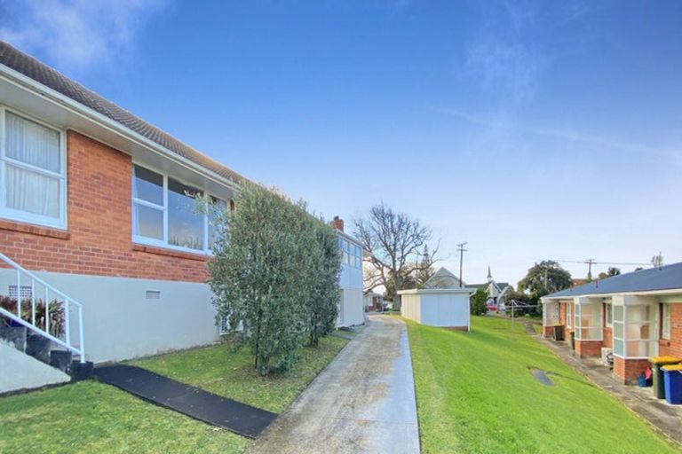 Photo of property in 2/60 Church Street, Northcote Point, Auckland, 0627
