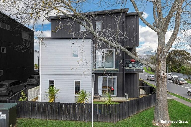 Photo of property in 57e Edmonton Road, Henderson, Auckland, 0612