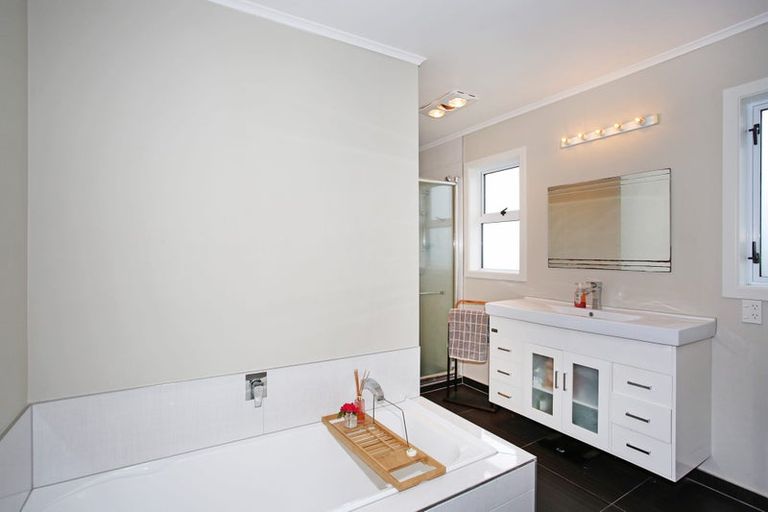 Photo of property in 20 Buchanan Road, Kingseat, Papakura, 2580