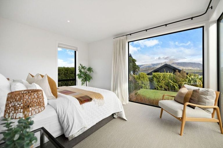 Photo of property in 1 Wanderer Lane, Jacks Point, Queenstown, 9371