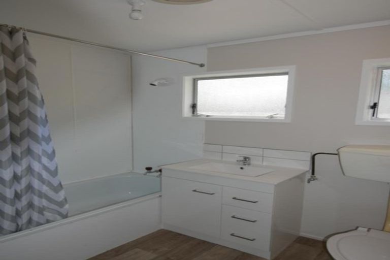 Photo of property in 1/10 Gloaming Place, Conifer Grove, Takanini, 2112