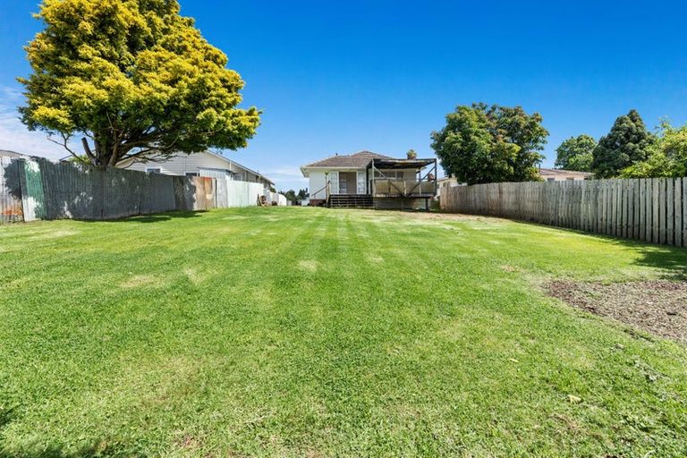 Photo of property in 62 Waipani Road, Te Atatu Peninsula, Auckland, 0610