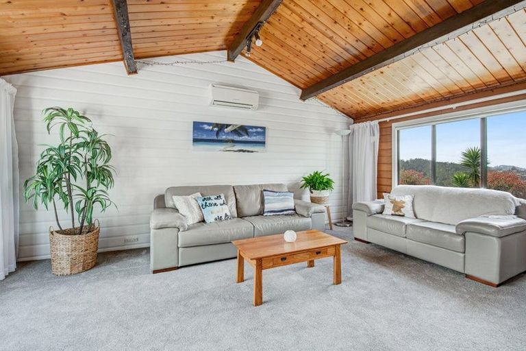 Photo of property in 8 Ngahere Views, Orewa, 0931