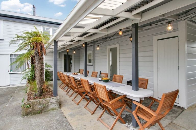 Photo of property in 2 Lucknow Road, Havelock North, 4130