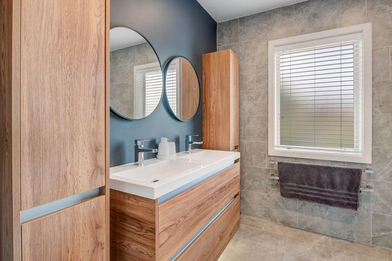 Photo of property in 4 Totara Views Drive, Red Beach, 0932