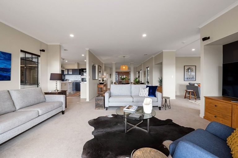 Photo of property in 18 Gemini Place, Kawaha Point, Rotorua, 3010