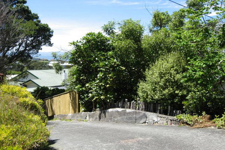 Photo of property in 16a Ranui Crescent, Khandallah, Wellington, 6035
