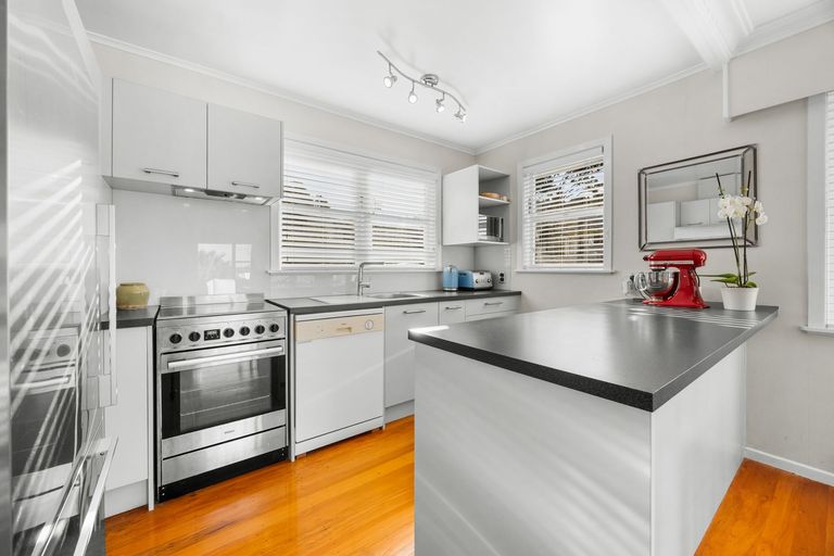 Photo of property in 1/23 Okareka Place, Pakuranga Heights, Auckland, 2010