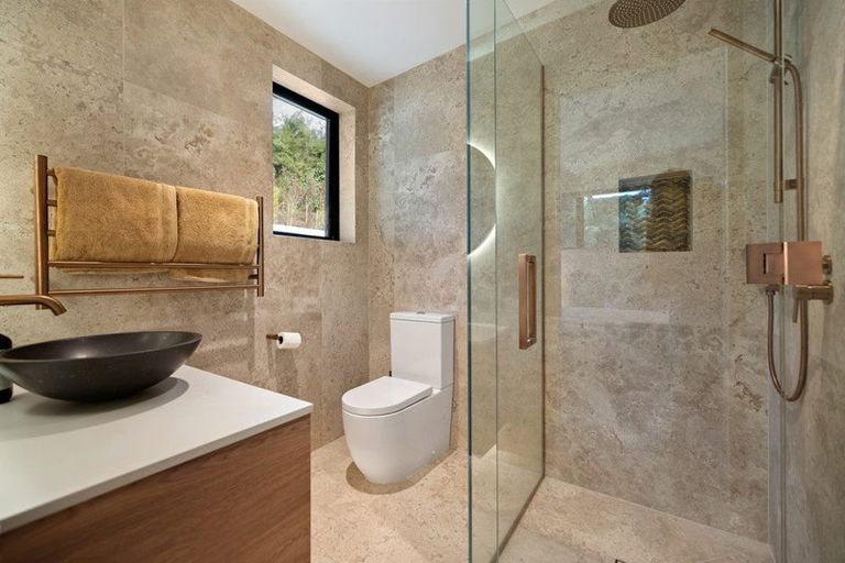 Photo of property in 335 Beacon Point Road, Wanaka, 9305