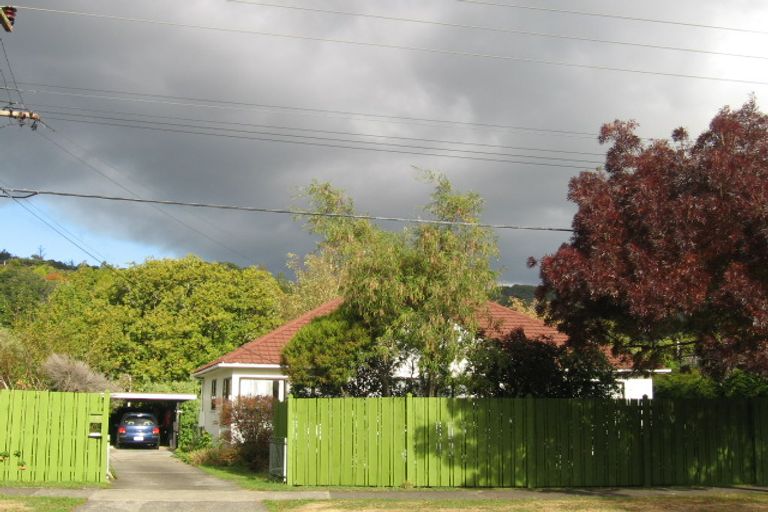 Photo of property in 15 Heretaunga Square, Silverstream, Upper Hutt, 5019