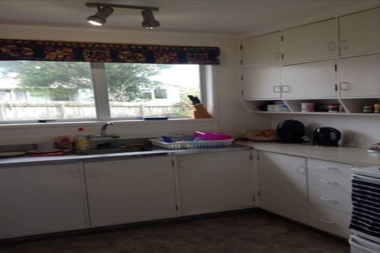 Photo of property in 28 Rena Place, West Harbour, Auckland, 0618