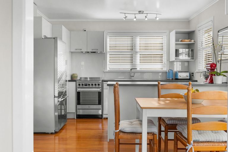 Photo of property in 1/23 Okareka Place, Pakuranga Heights, Auckland, 2010
