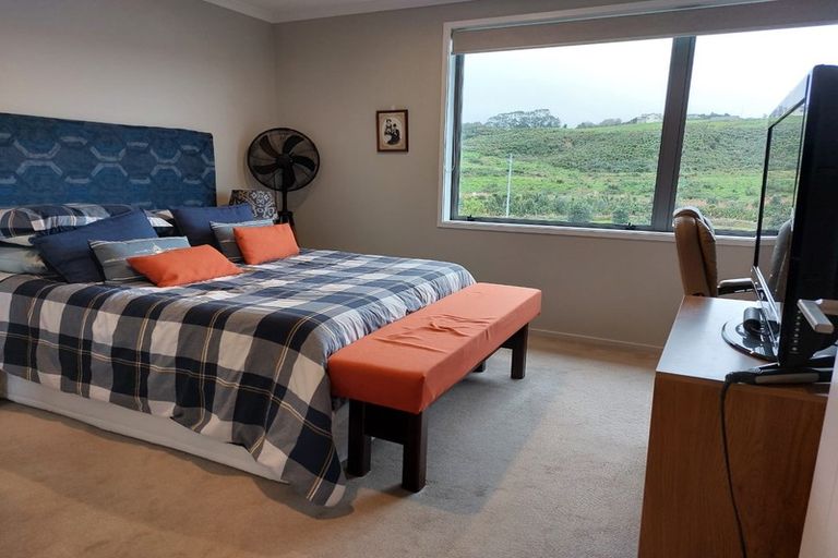 Photo of property in 123 Glenvar Ridge Road, Long Bay, Auckland, 0630