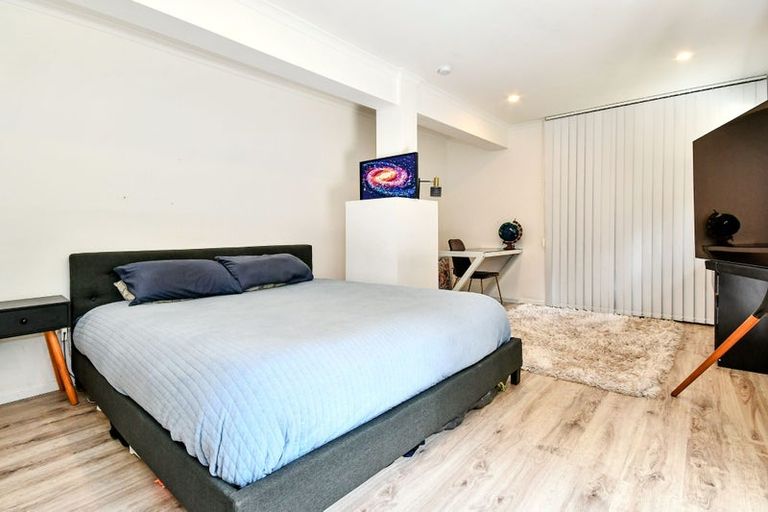 Photo of property in 1/40 Kingsclere Place, Goodwood Heights, Auckland, 2105
