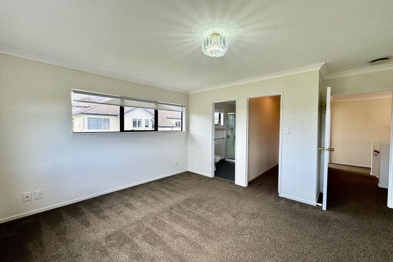 Photo of property in 25 Chieftain Rise, Goodwood Heights, Auckland, 2105