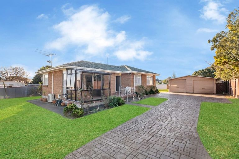 Photo of property in 8 Warden Place, Mangere Bridge, Auckland, 2022
