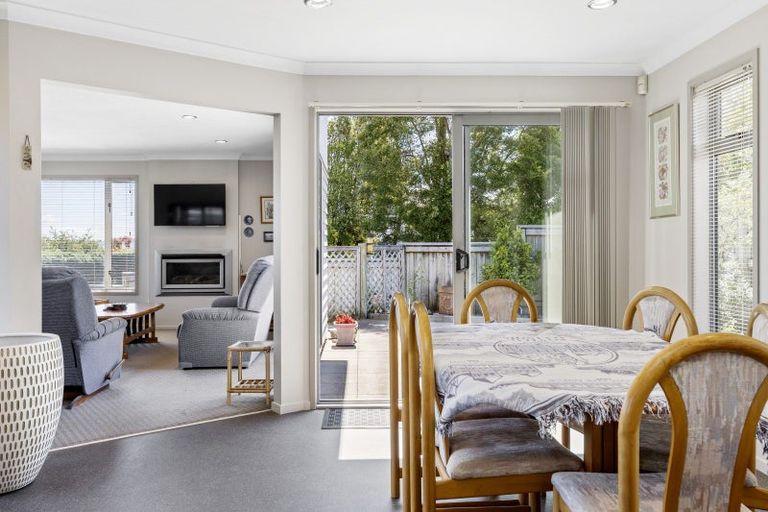 Photo of property in 2/30 Ingle Avenue, Waipahihi, Taupo, 3330