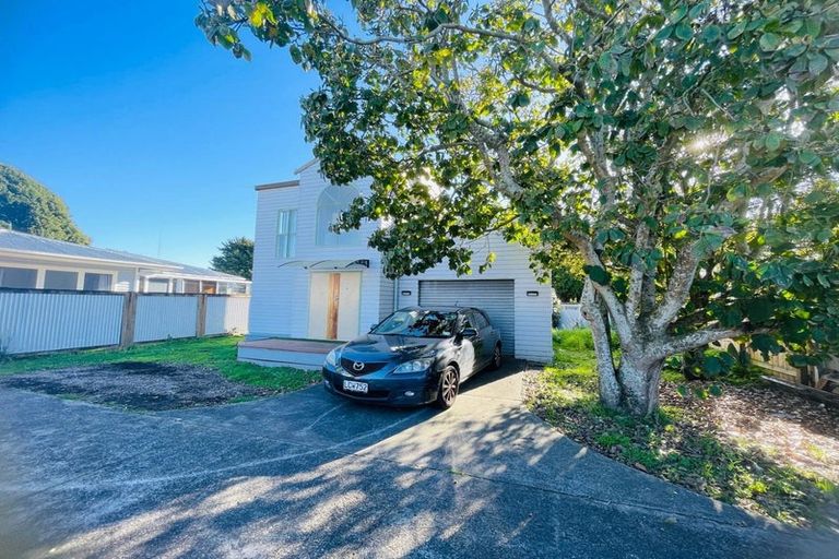 Photo of property in 130 Buckland Road, Mangere East, Auckland, 2024