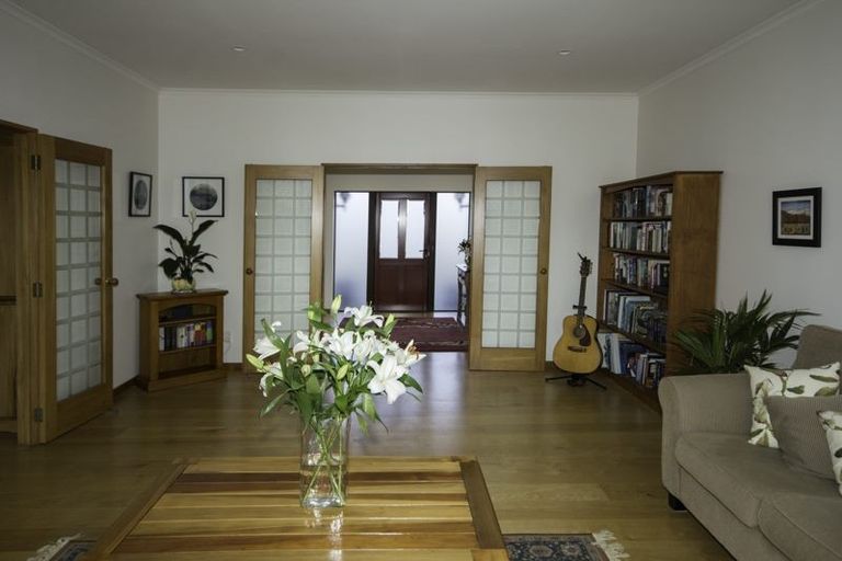 Photo of property in 10 Kinross Drive, Merrilands, New Plymouth, 4312