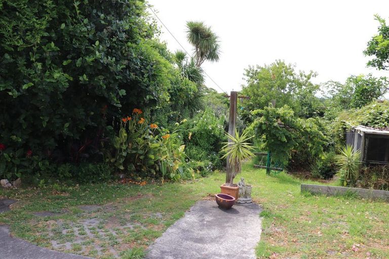 Photo of property in 545 Glenfield Road, Glenfield, Auckland, 0629
