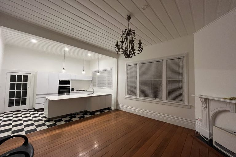 Photo of property in 77 Hine Street, New Plymouth, 4310