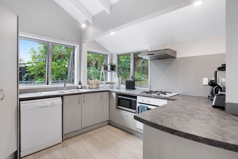 Photo of property in 2/11 Limmer Place, Browns Bay, Auckland, 0632