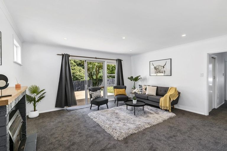 Photo of property in 9 Gribble Grove, Stokes Valley, Lower Hutt, 5019