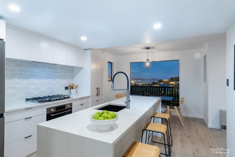 Photo of property in 50 Viewmont Drive, Harbour View, Lower Hutt, 5010