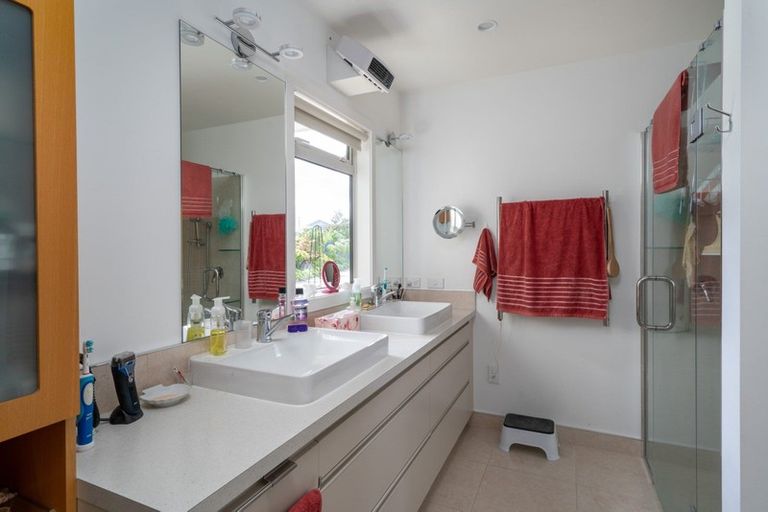 Photo of property in 5 Pukenamu Road, Rainbow Point, Taupo, 3330