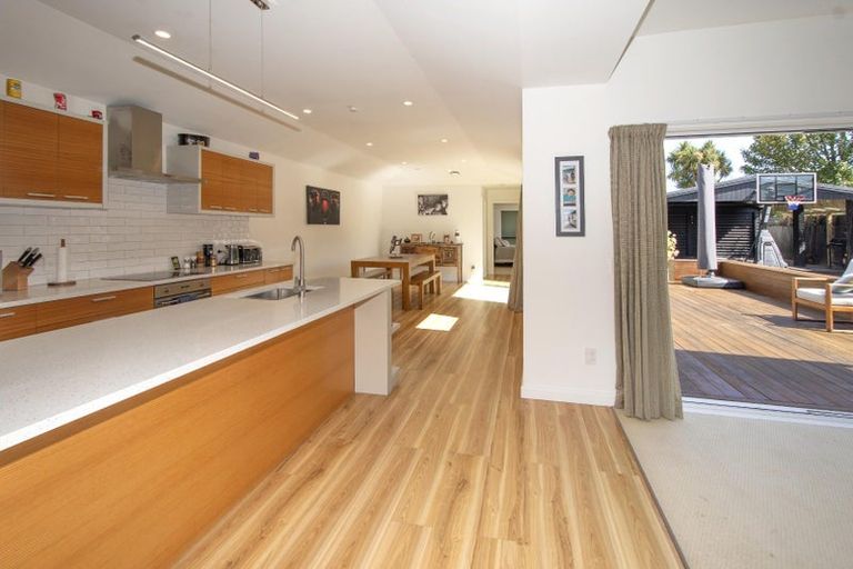 Photo of property in 47 Stapletons Road, Richmond, Christchurch, 8013