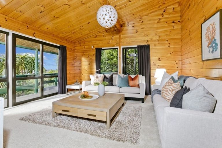 Photo of property in 24 Penguin Drive, Murrays Bay, Auckland, 0630