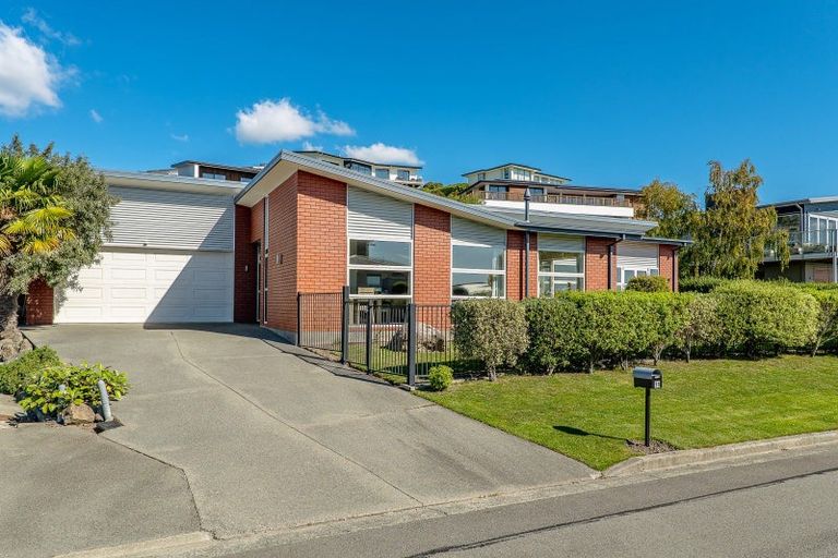Photo of property in 18 Kenmure Drive, Huntsbury, Christchurch, 8022