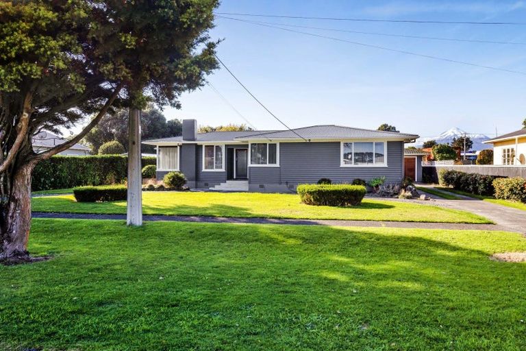 Photo of property in 5 Domett Street, Opunake, 4616