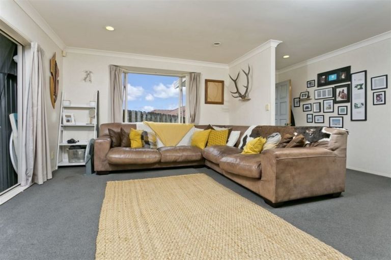 Photo of property in 37 Martin Jugum Lane, Ranui, Auckland, 0612