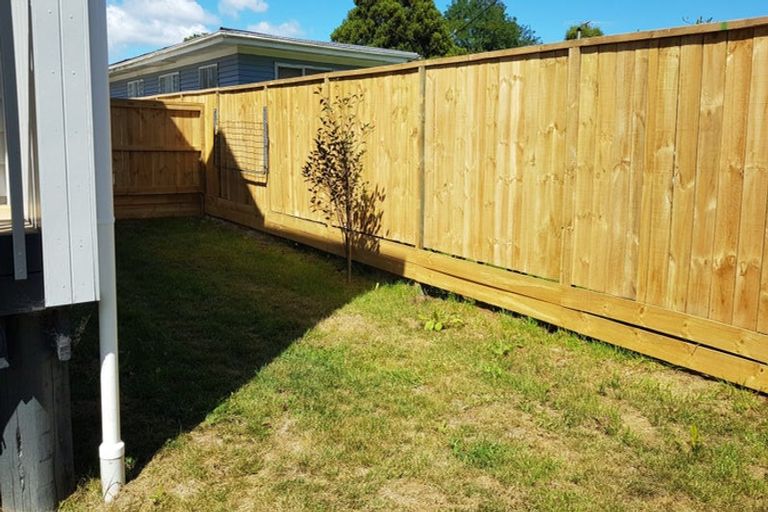 Photo of property in 1/51 Wharf Road, Te Atatu Peninsula, Auckland, 0610