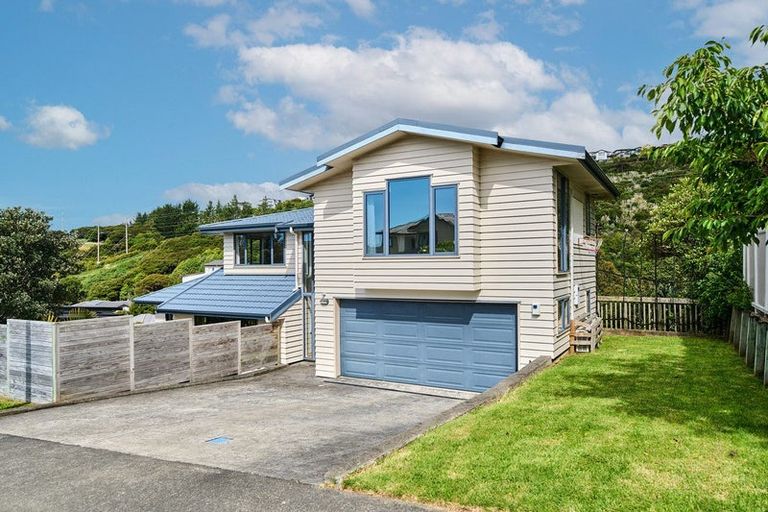 Photo of property in 17 Endeavour Drive, Whitby, Porirua, 5024
