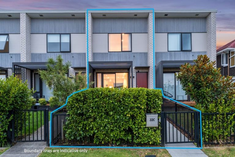 Photo of property in 32c Titoki Street, Te Atatu Peninsula, Auckland, 0610