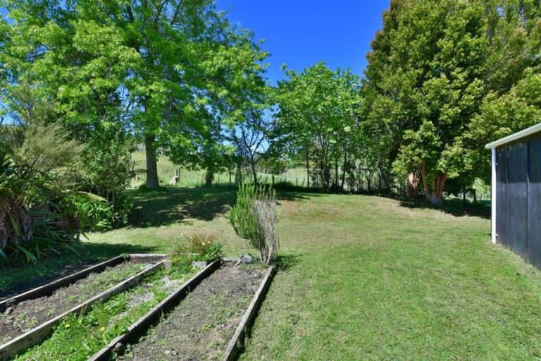 Photo of property in 1238 Peak Road, Helensville, 0875