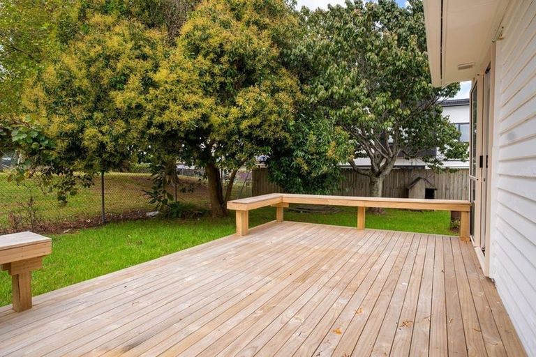 Photo of property in 64 Arimu Road, Papakura, 2110