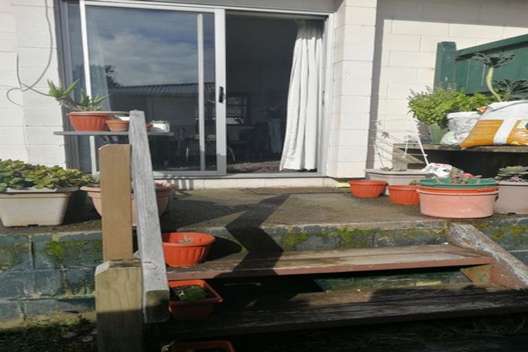 Photo of property in 2/60 Clayburn Road, Glen Eden, Auckland, 0602