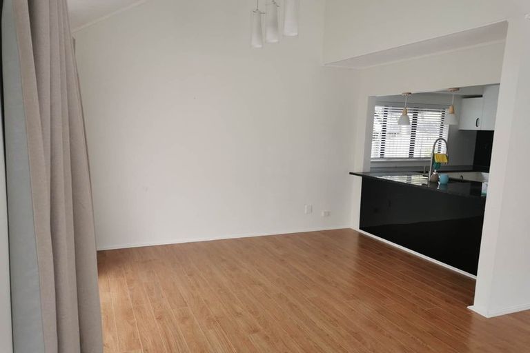 Photo of property in 2/20a Lavery Place, Sunnynook, Auckland, 0632